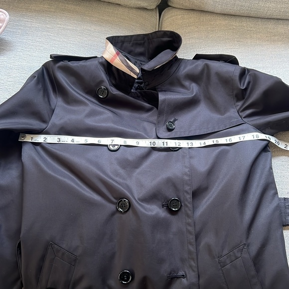 Burberry Coat - Picture 15 of 16